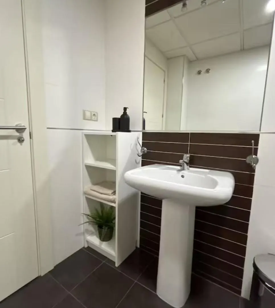 Master Room With Office And Private Bathroom contacts